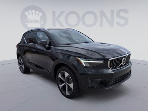 Certified 2025 Volvo XC40 B5 Plus image 10
