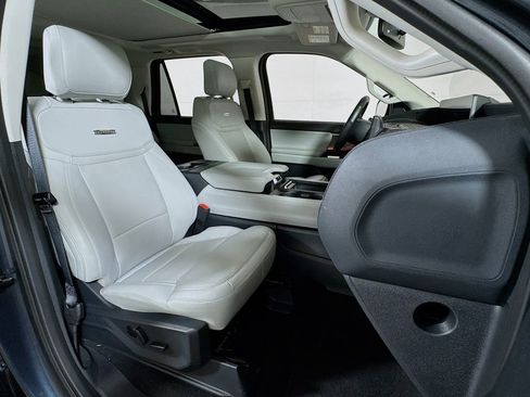 Used 2025 Ford Expedition Max Platinum w/ Driver's Package AWD/4WD image 29