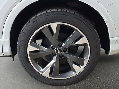 Certified 2023 Audi Q4 e-tron Premium Plus w/ Premium Plus AWD/4WD image 32