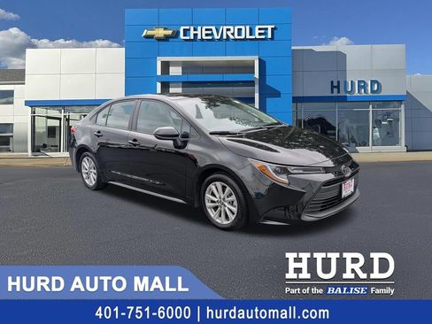 Used 2025 Toyota Corolla LE w/ LE Premium Package FWD image 1