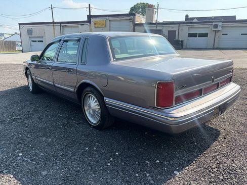 Used 1995 Lincoln Town Car Signature RWD image 5