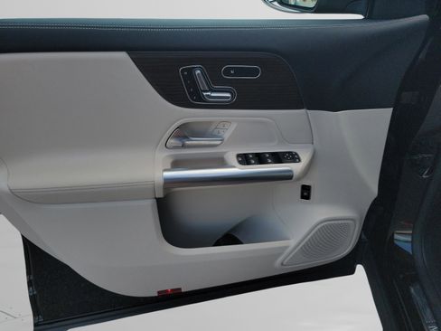 Certified 2025 Mercedes-Benz GLA 250 4MATIC image 22