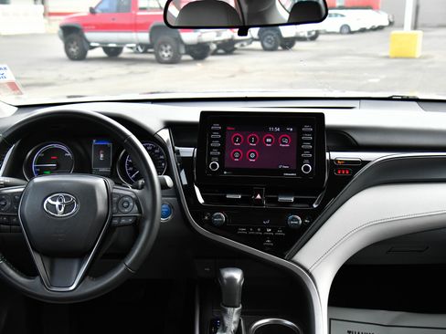 Used 2024 Toyota Camry SE image 35