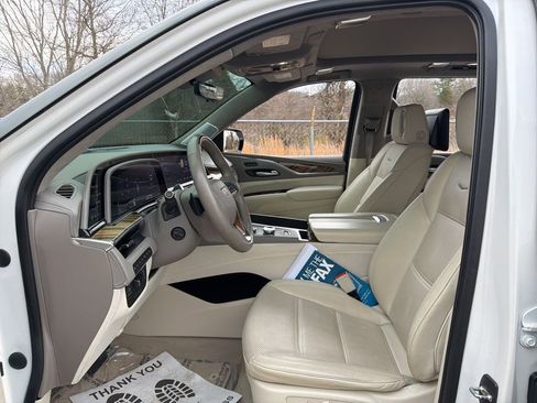 Used 2022 Cadillac Escalade Premium Luxury Platinum w/ Heavy-Duty Trailer Package image 28