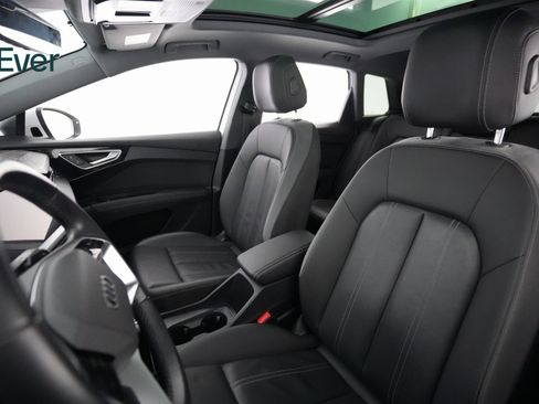 Used 2024 Audi Q4 e-tron Premium w/ Convenience Package image 7