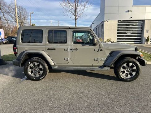 Used 2018 Jeep Wrangler Unlimited Sahara image 9