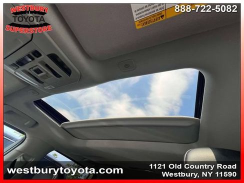 Used 2023 Toyota Highlander XLE AWD/4WD image 37