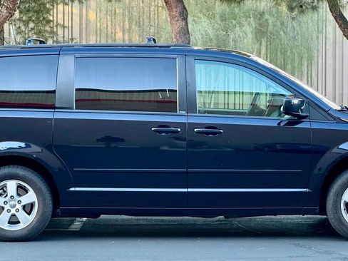 Used 2011 Dodge Grand Caravan Mainstreet image 8