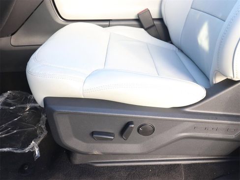 New 2026 Ford Expedition Platinum w/ Driver's Package image 19