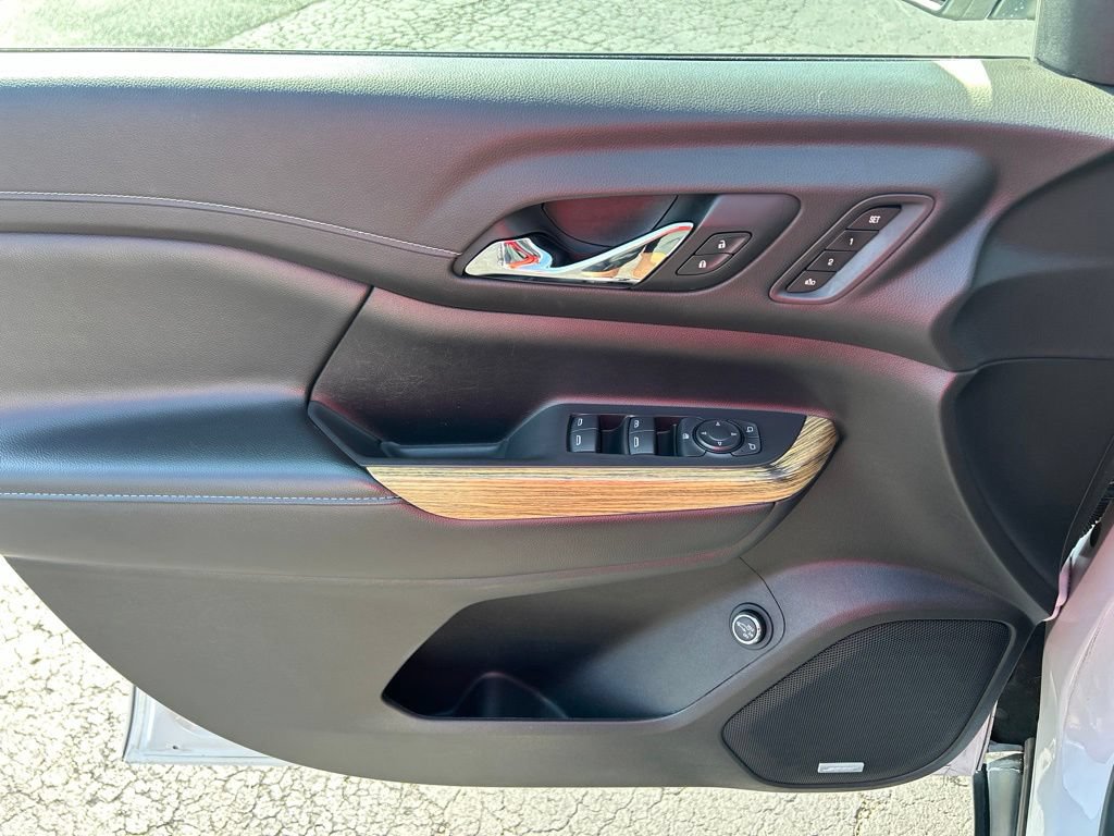 Used 2019 GMC Acadia Denali w/ Technology Package AWD/4WD image 15