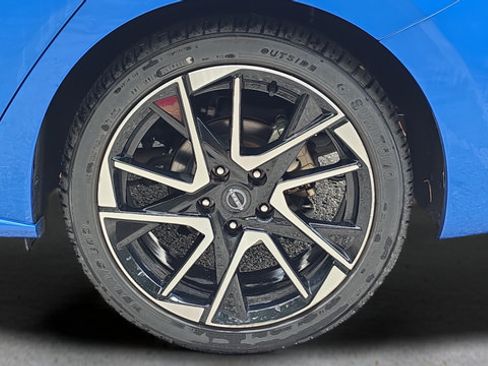 Used 2025 Nissan Sentra SR FWD image 19