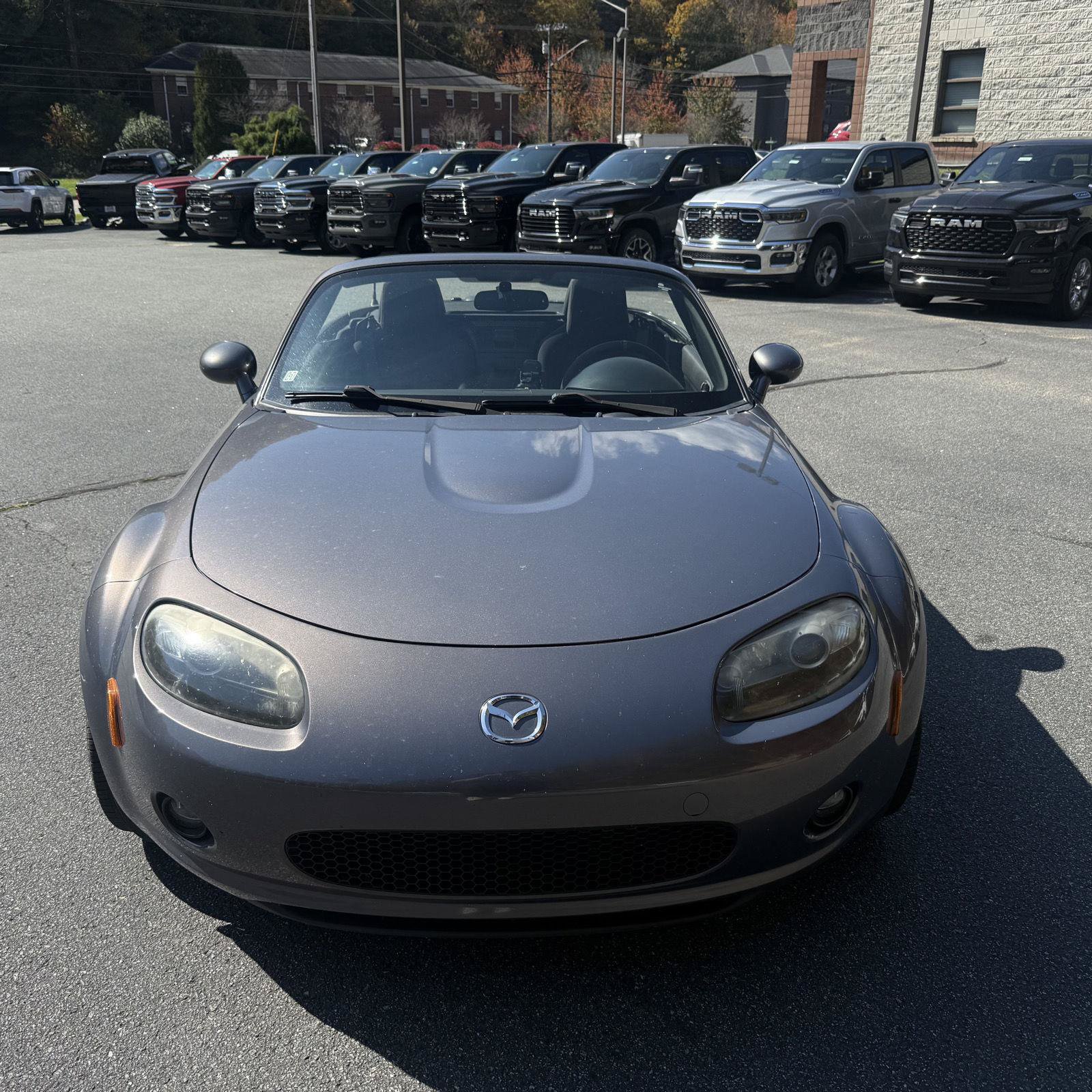 Used 2006 MAZDA MX-5 Miata Touring RWD image 2