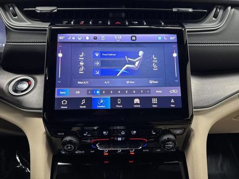 Used 2024 Jeep Grand Cherokee Limited w/ Luxury Tech Group II image 9