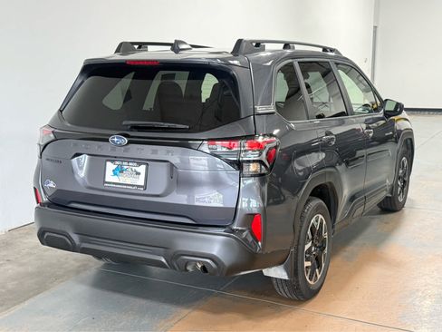 Used 2025 Subaru Forester Premium AWD/4WD image 7