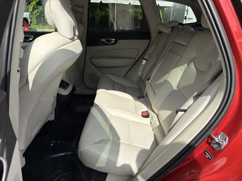 Used 2019 Volvo XC60 T5 Inscription w/ Protection Package Premier AWD/4WD image 32