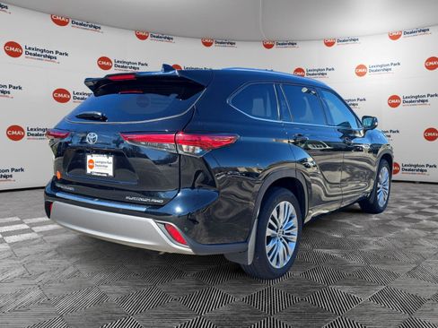 Used 2023 Toyota Highlander Platinum AWD/4WD image 7