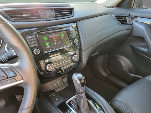 Used 2019 Nissan Rogue SL w/ Premium Package FWD image 22