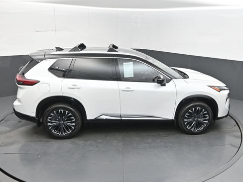 Certified 2025 Nissan Rogue Platinum w/ Platinum Premium Package FWD image 33