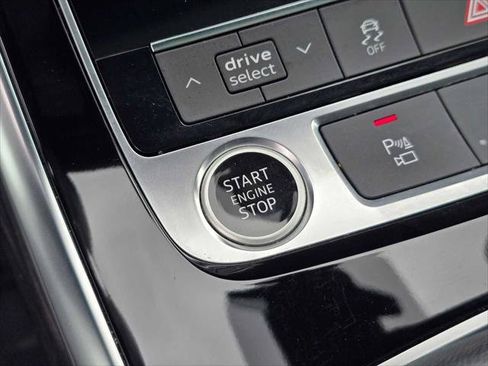 Used 2023 Audi Q7 2.0T Premium w/ Towing Package AWD/4WD image 37