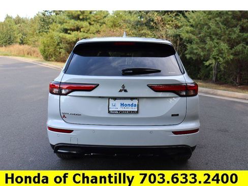 Used 2024 Mitsubishi Outlander SE Black Edition image 6