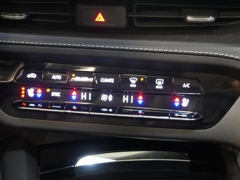 Used 2023 Buick Envision Avenir image 23