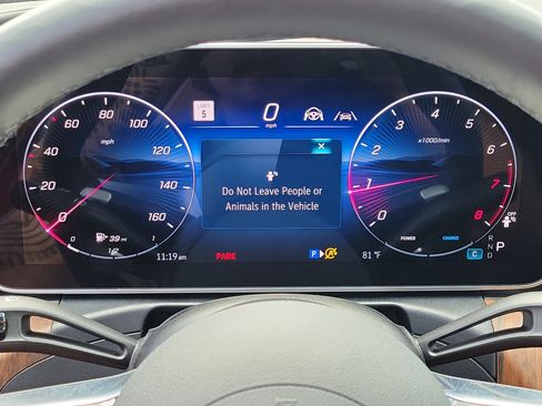 Used 2025 Mercedes-Benz CLE 300 4MATIC Cabriolet image 22