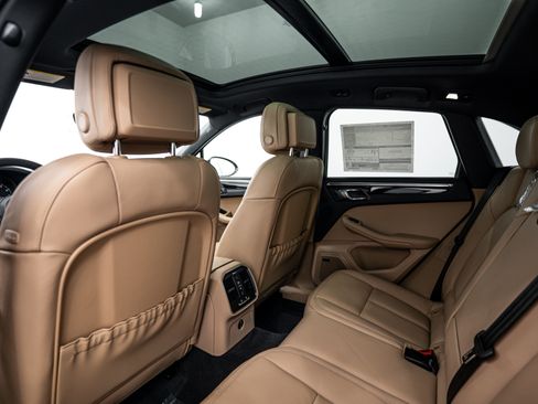 Certified 2026 Porsche Macan AWD/4WD image 21