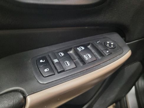 Used 2018 Jeep Cherokee Limited AWD/4WD image 27