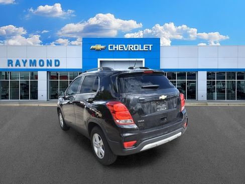 Used 2020 Chevrolet Trax LT w/ LT Convenience Package FWD image 5