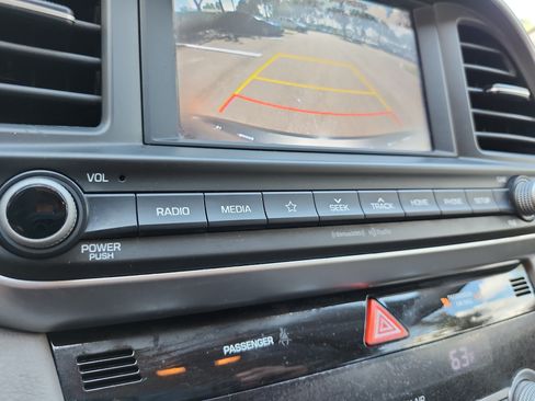 Used 2020 Hyundai Elantra SEL FWD image 31