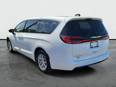 New 2025 Chrysler Pacifica Select