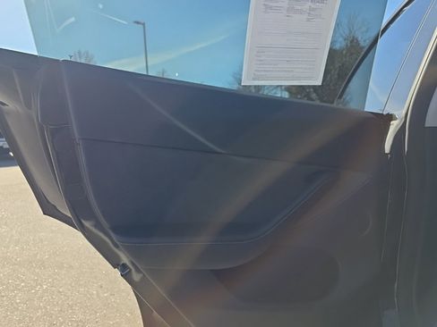 Used 2025 Tesla Model Y Long Range image 16