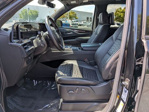 Used 2024 Cadillac Escalade Sport Platinum w/ LPO, ONYX Package AWD/4WD image 23