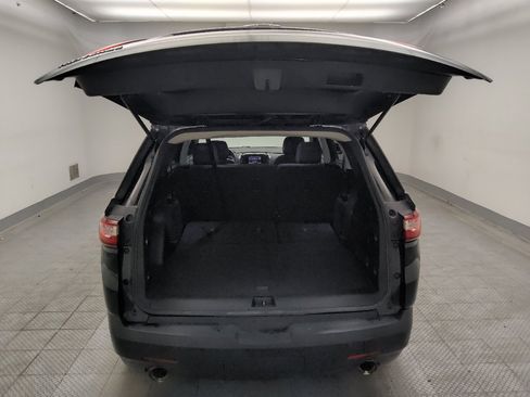 Used 2021 Chevrolet Traverse LS FWD image 29
