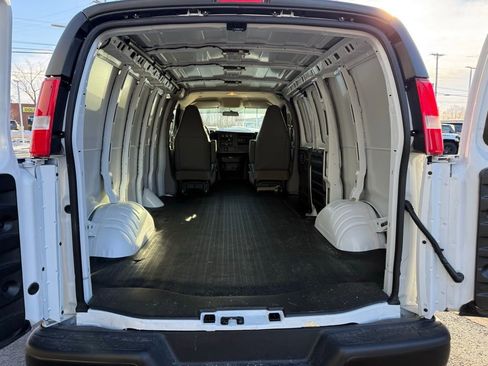 Used 2025 Chevrolet Express 2500 w/ Driver Convenience Package image 7
