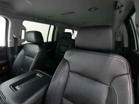 Used 2020 Chevrolet Suburban LT image 15