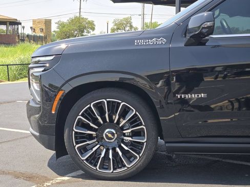 Used 2025 Chevrolet Tahoe High Country AWD/4WD image 8