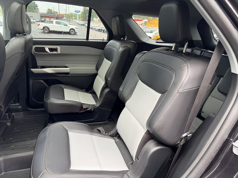 Used 2023 Ford Explorer XLT w/ Equipment Group 202A AWD/4WD image 12