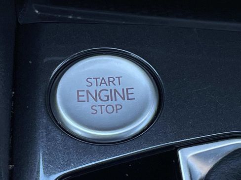 Used 2023 Volkswagen Tiguan SE R-Line image 29