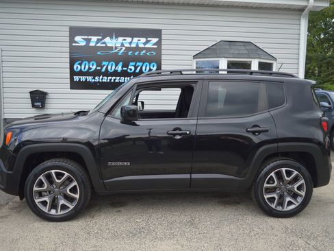 Used 2017 Jeep Renegade Latitude w/ Cold Weather Group AWD/4WD image 2