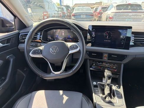 Used 2025 Volkswagen Jetta SE image 12