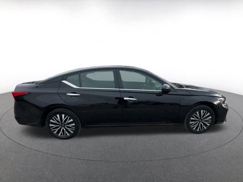 Used 2025 Nissan Altima 2.5 SV image 16