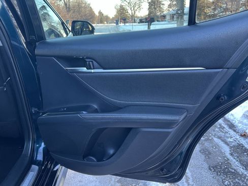 Used 2018 Toyota Camry XSE FWD image 17