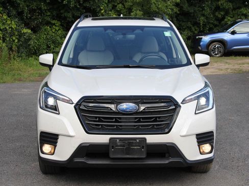 Used 2023 Subaru Forester Premium AWD/4WD image 2