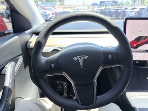 Used 2022 Tesla Model Y Performance AWD/4WD image 29