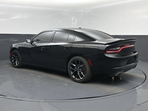 Used 2021 Dodge Charger SXT w/ Blacktop Package RWD image 4