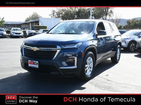 Used 2022 Chevrolet Traverse LS image 1