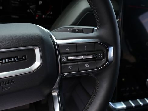 Used 2025 GMC Yukon XL Denali AWD/4WD image 36