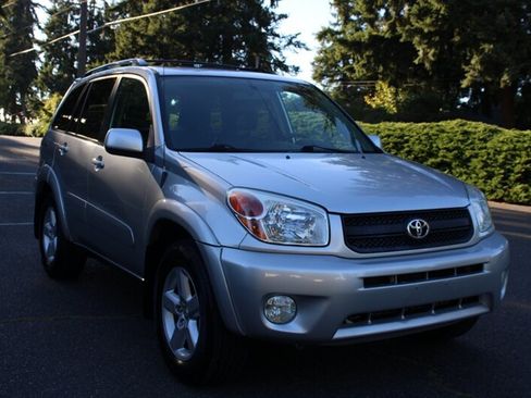 Used 2005 Toyota RAV4 4WD image 2