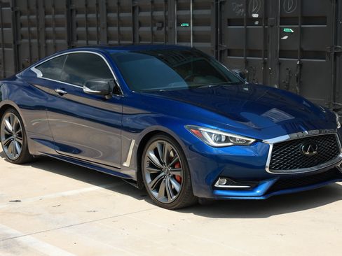 Used 2019 INFINITI Q60 Red Sport 400 w/ Cargo Package RWD image 19